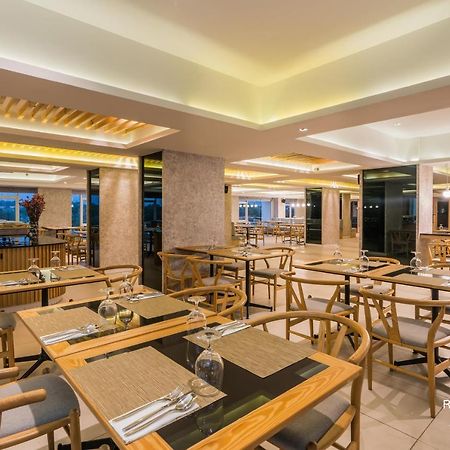 Rattanachol Hotel Chonburi Bagian luar foto