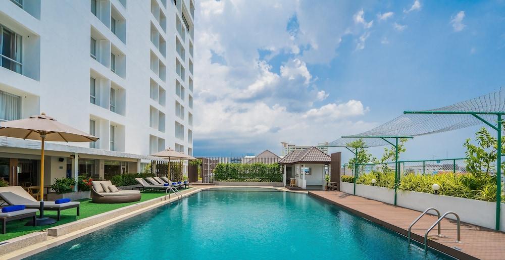 Rattanachol Hotel Chonburi Bagian luar foto