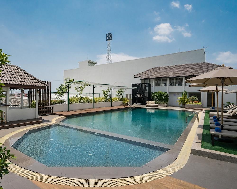Rattanachol Hotel Chonburi Bagian luar foto