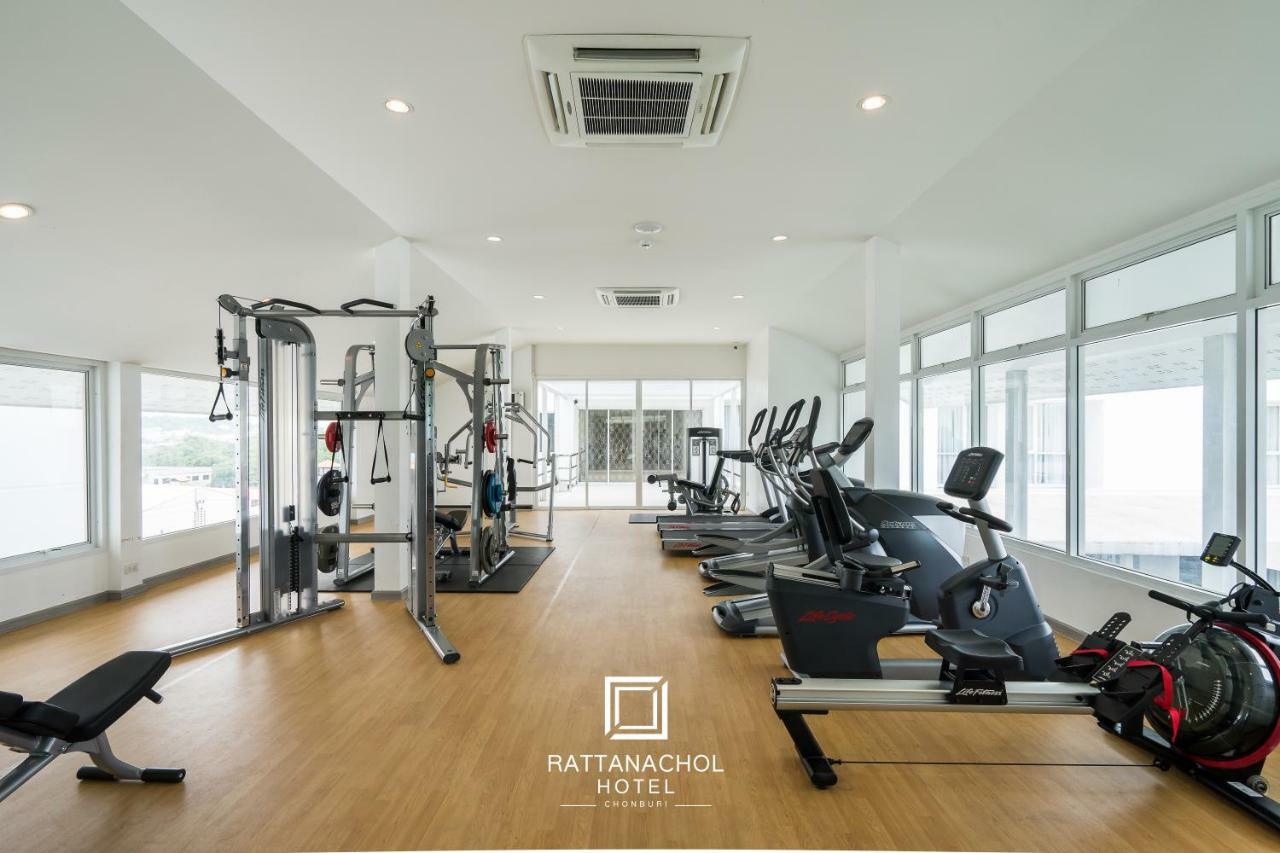 Rattanachol Hotel Chonburi Bagian luar foto
