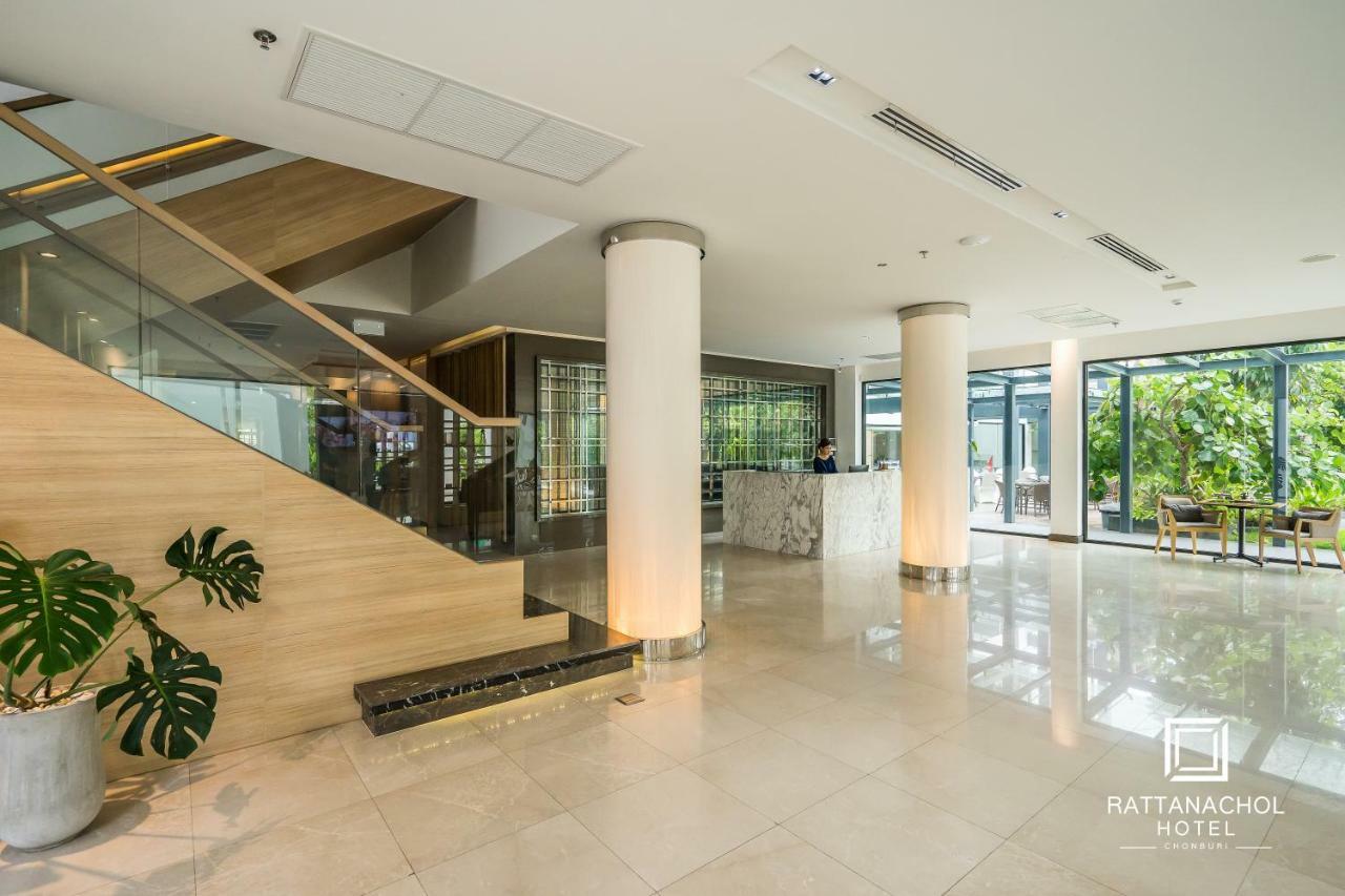 Rattanachol Hotel Chonburi Bagian luar foto