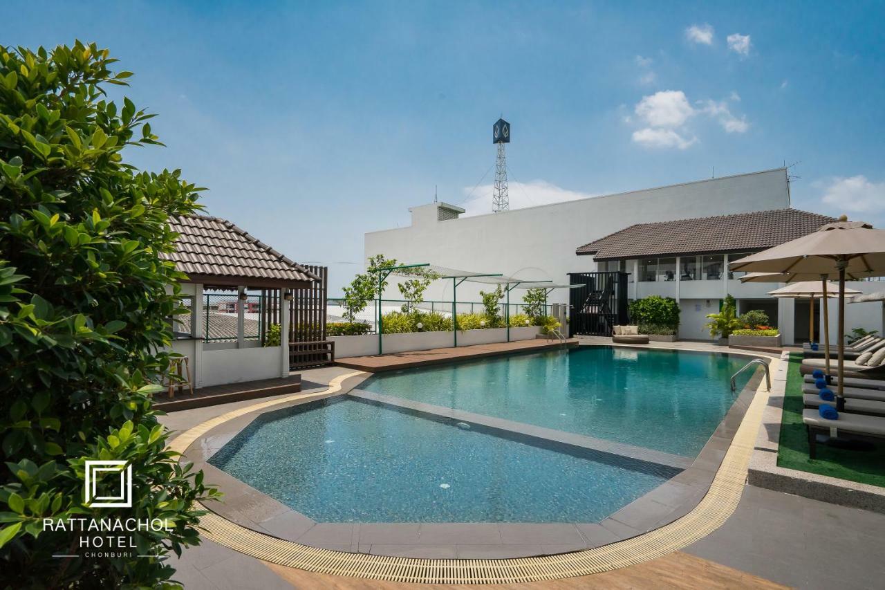 Rattanachol Hotel Chonburi Bagian luar foto