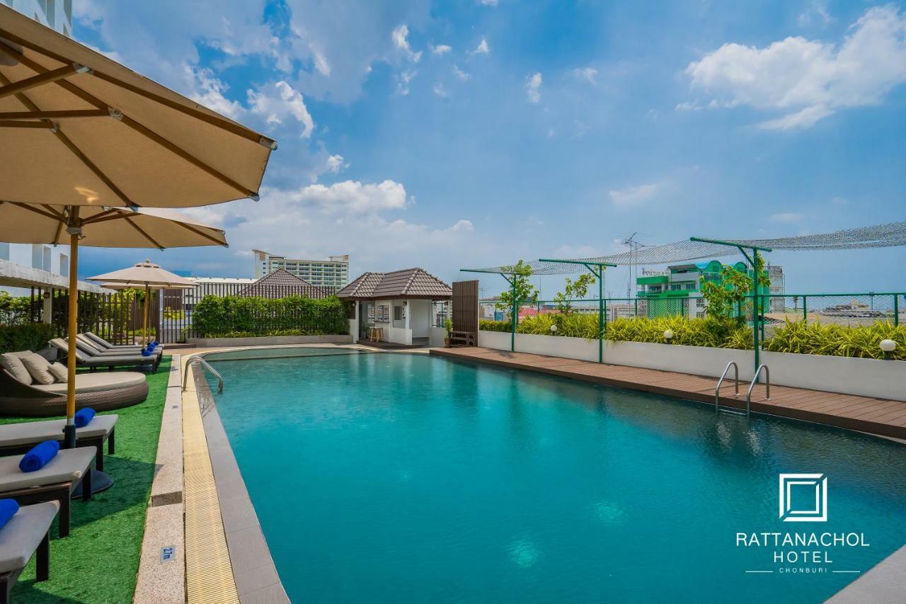 Rattanachol Hotel Chonburi Bagian luar foto