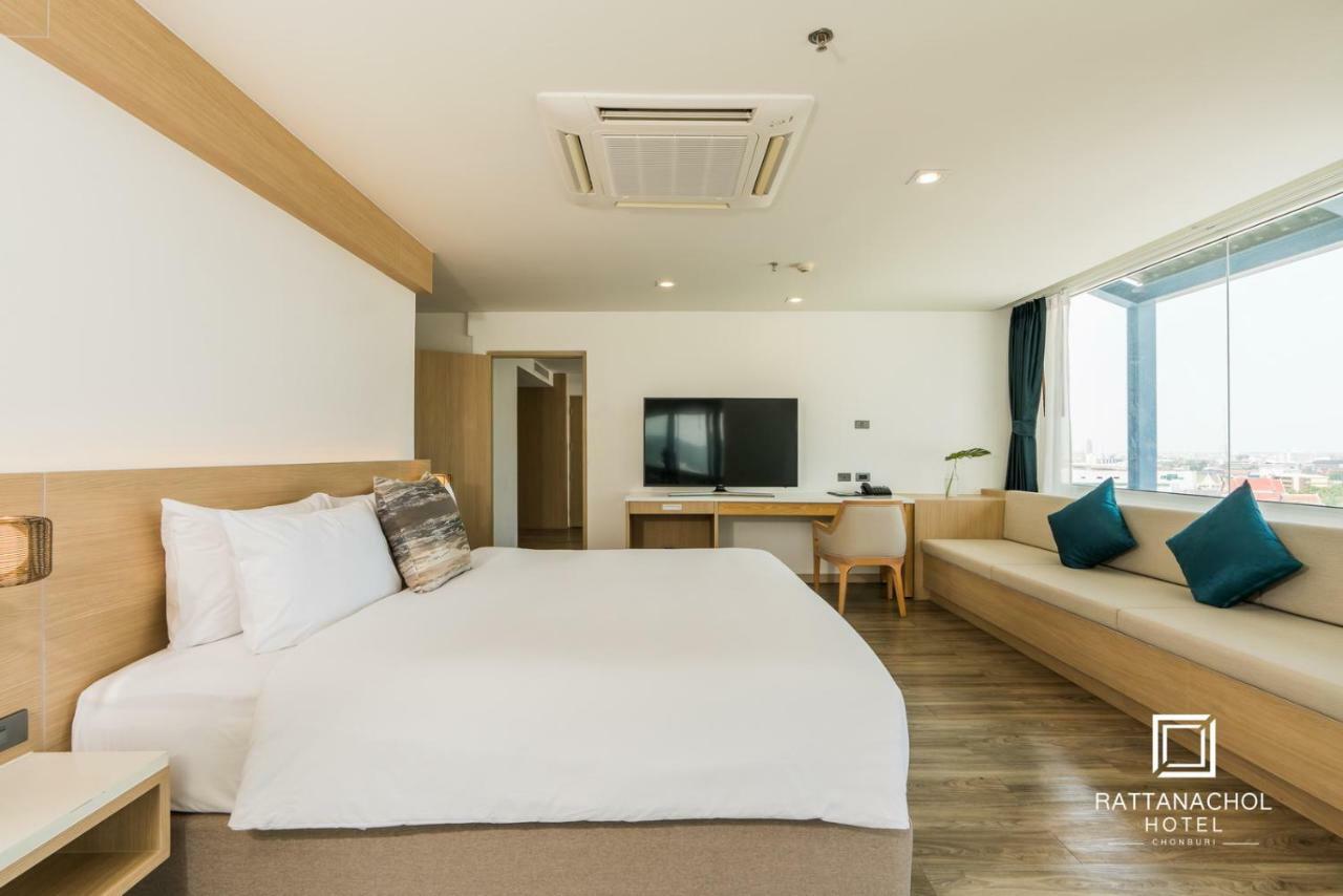 Rattanachol Hotel Chonburi Bagian luar foto