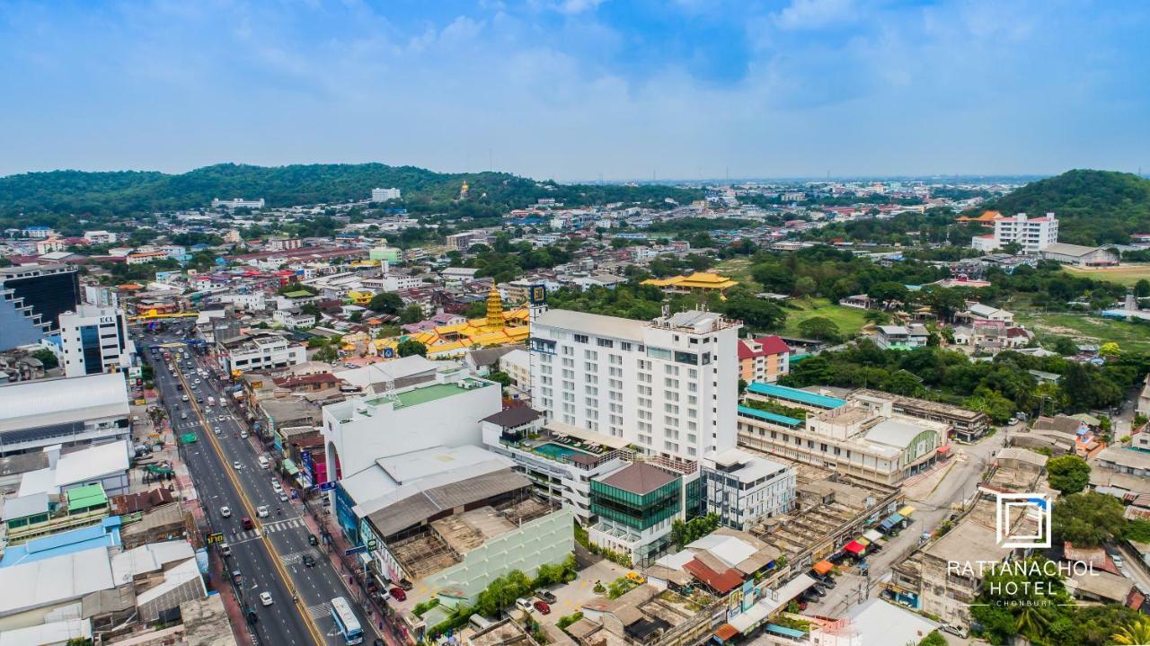 Rattanachol Hotel Chonburi Bagian luar foto