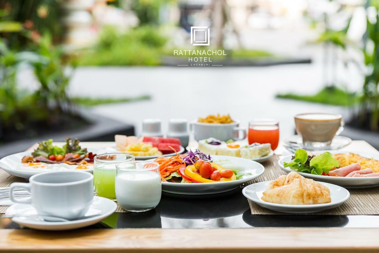 Rattanachol Hotel Chonburi Bagian luar foto