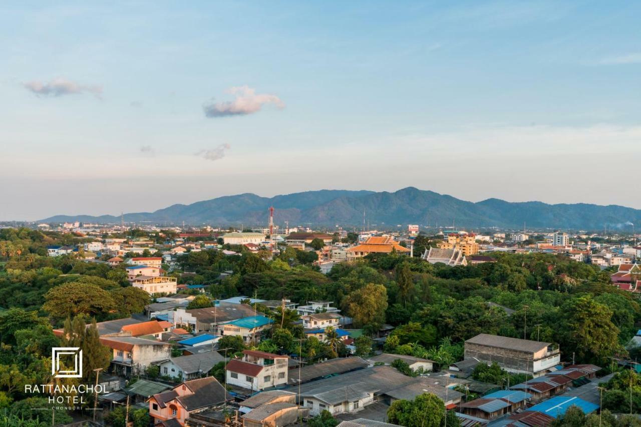 Rattanachol Hotel Chonburi Bagian luar foto