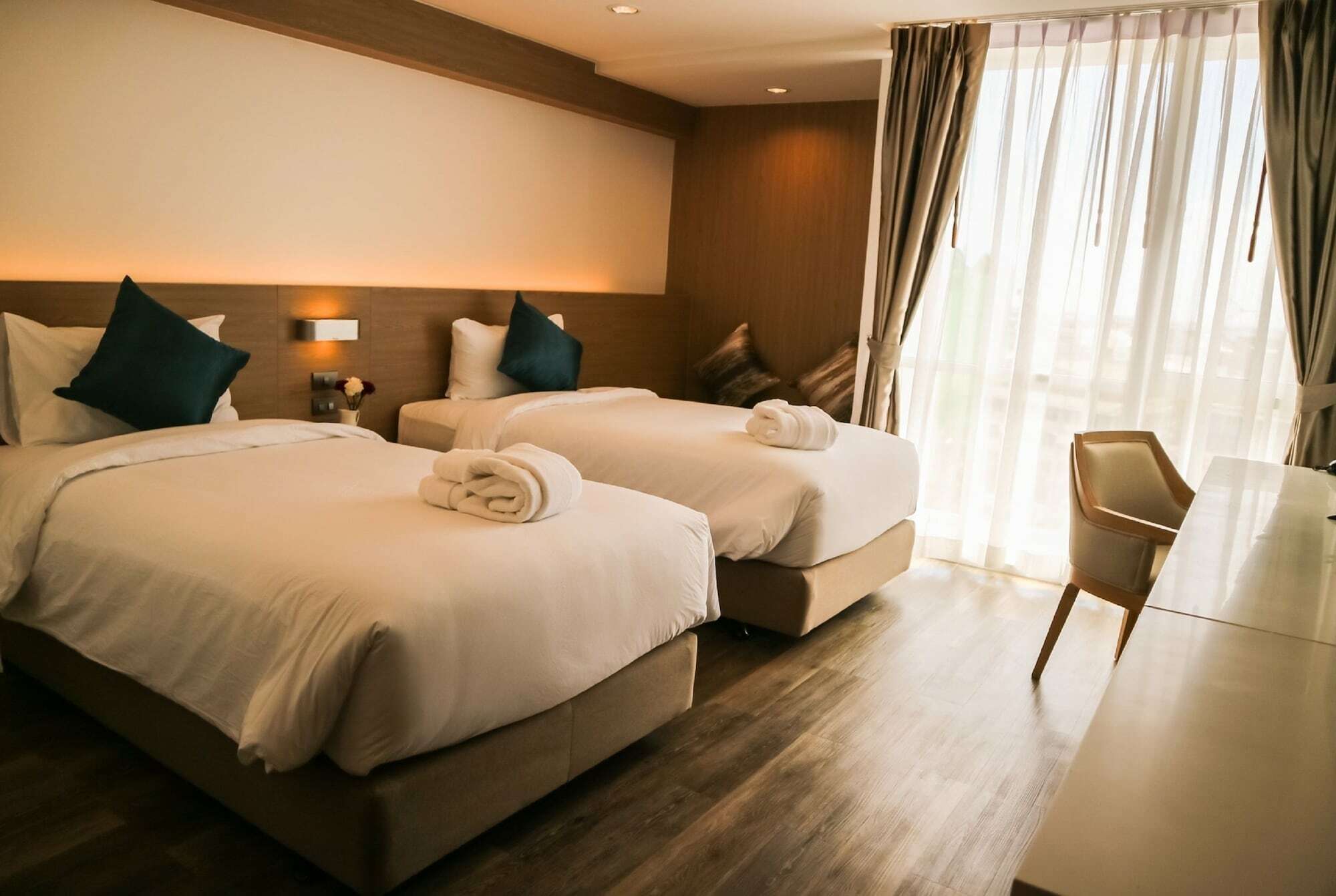 Rattanachol Hotel Chonburi Bagian luar foto