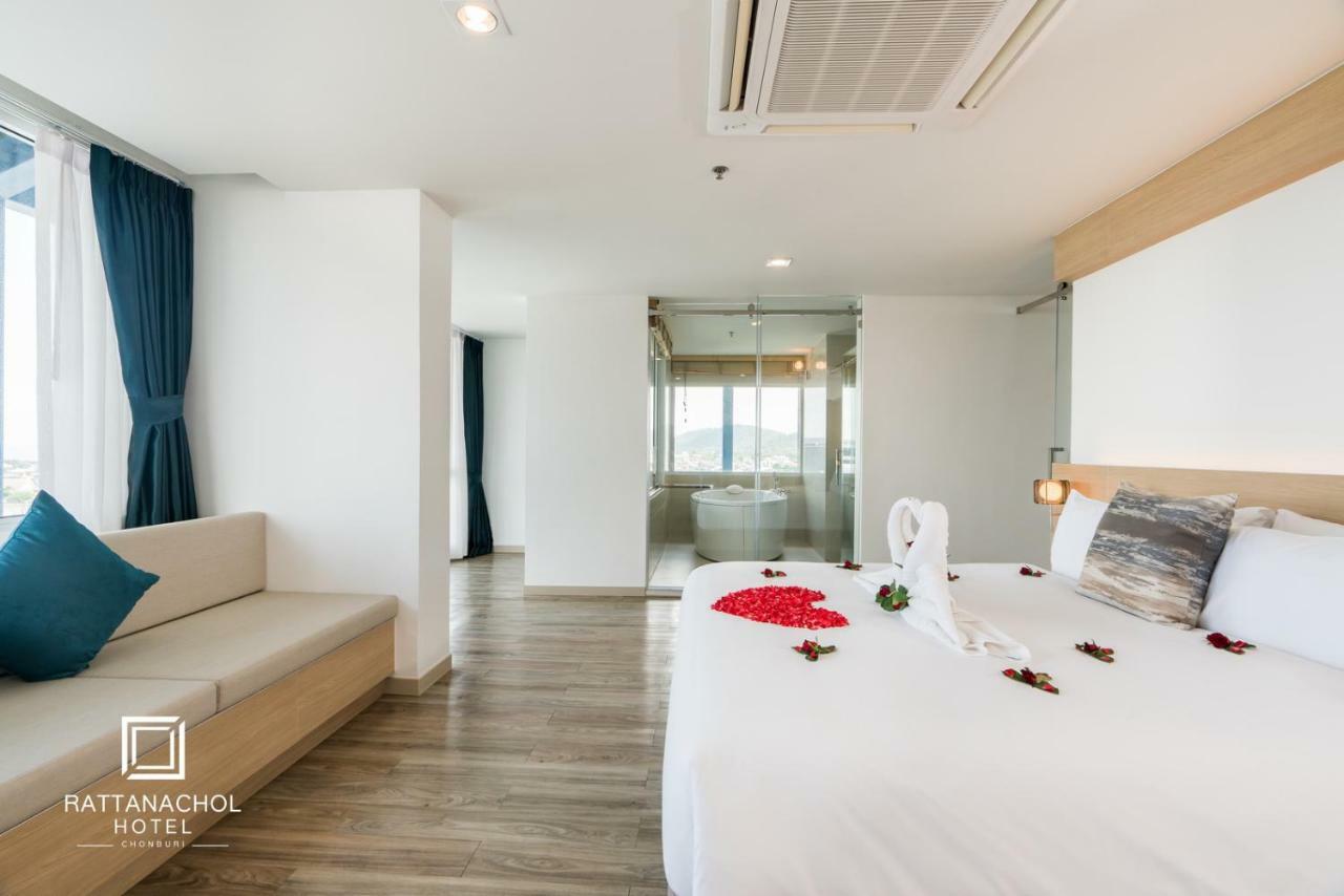 Rattanachol Hotel Chonburi Bagian luar foto