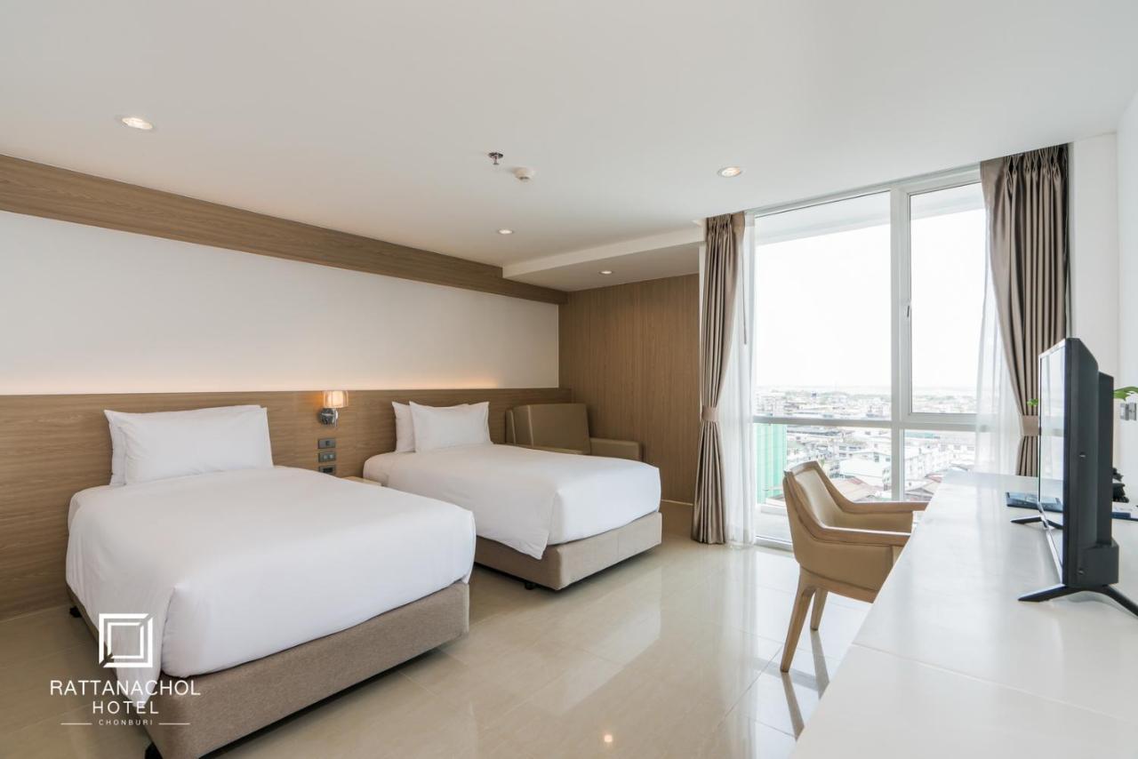 Rattanachol Hotel Chonburi Bagian luar foto