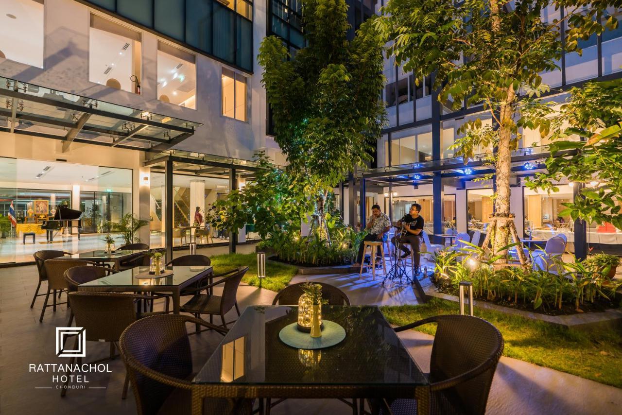 Rattanachol Hotel Chonburi Bagian luar foto