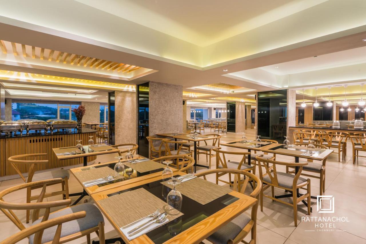 Rattanachol Hotel Chonburi Bagian luar foto