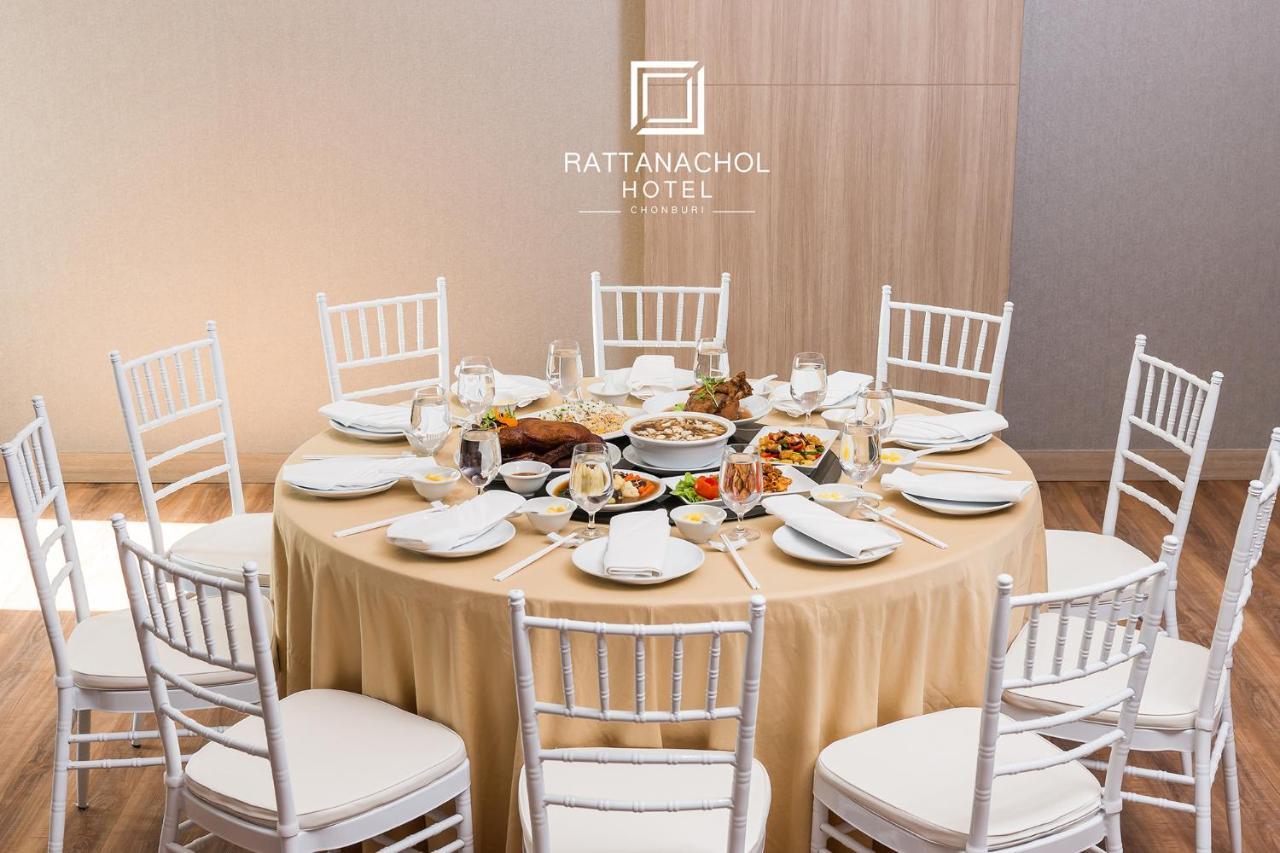 Rattanachol Hotel Chonburi Bagian luar foto